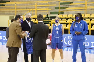 EQUIPACION AVENIDA MG 9956