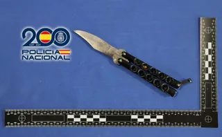 Navaja incautada al detenido de amenzar al dependiente de una tienda