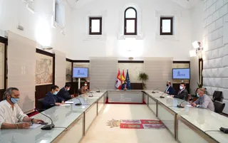 Reunión de los sindicatos y la patronal con Mañueco