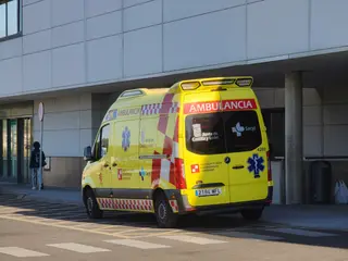 Ambulancia y ambulancias en el hospital de Salamanca. CAUSA. S24H.