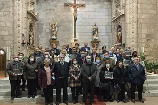 Los matrimonios de la comarca de Peñaranda que cumplen este año 50 años casados tras recibir sus placas.