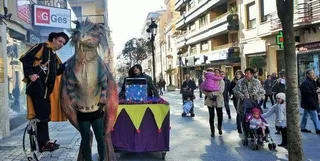 Los pasacalles regresan un fin de semana más para dinamizar el comercio y crear ambiente navideño