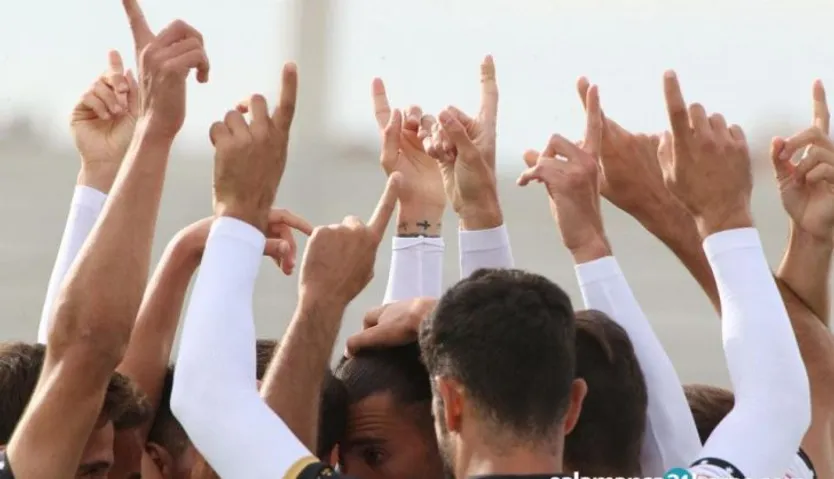 Los jugadores de Unionistas celebran el primer gol de la temporada 2020/21 | FOTO SALAMANCA24HORAS.COM