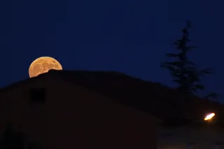 Luna de fresa. Foto de archivo