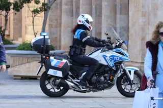 Policía Local en moto. Foto de archivo
