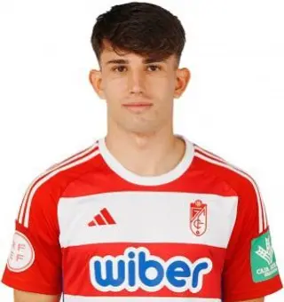 Juanma Lendinez con la camiseta del Granada