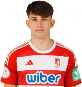 Juanma Lendinez con la camiseta del Granada