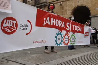 Concentración UGT Y CCOO frente a la subdelegación del Gobierno. Foto: Carlos Gago