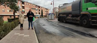 David Mingo y Marta Labrador en las obras de pavimentación