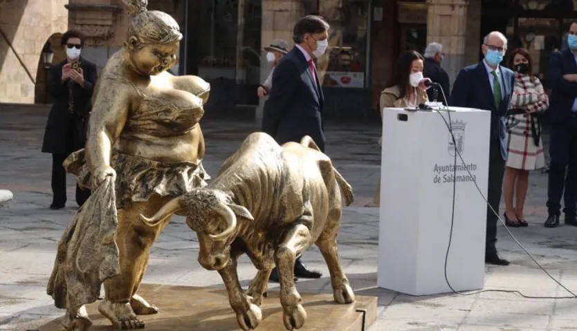 Esculturas del artista chino Xu Hongfei en la Plaza Mayor