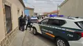 La Guardia Civil durante las conversaciones mantenidas con los okupas en Garcihernández.