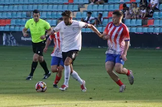 Diego Benito, ante el Atlético Bembibre | FOTO JUANES