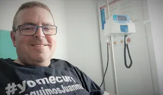 VÍDEO | Juanma Díaz y el #YoMeCuro: El día a día de un paciente de mieloma múltiple a caballo entre Sevilla y el Hospital de Salamanca