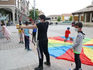 Jornada de juegos al aire libre en Carbajosa para celebrar los treinta años del proyecto 'La Ciudad de los Niños'