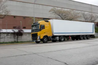 Las empresas deberán pagar la tasa de renovación de los conductores profesionales, según el Supremo