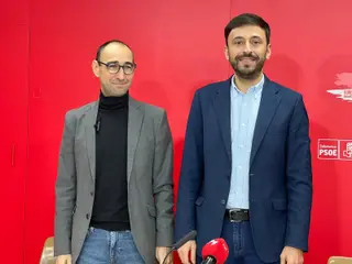 El secretario general del PSOE de Salamanca y diputado en el Congreso, David Serrada, junto al senador Fran Díaz, convocan rueda de prensa