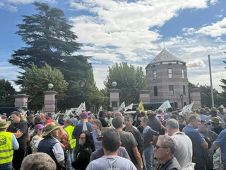 Concentración De Las Opas Frente a La Junta De Castilla Y León Para Protestar Por La Situación Del Sector Cerealista | Asaja