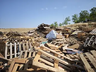 El espacio habilitado para depositar objetos para la hoguera de San Juan alcaza su capacidad máxima | Ayuntamiento de Salamanca