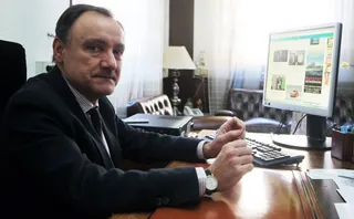 La Subdelegación del Gobierno provoca un atasco de hasta dos kilómetros junto al Helmántico