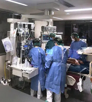 Sigue el descenso de pacientes COVID en las ucis de Castilla y León, con 83 este sábado, tres menos
