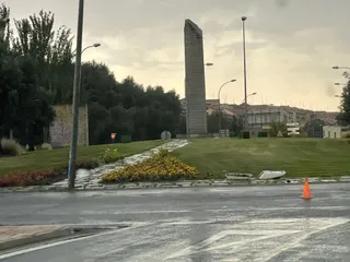 Parte de la farola, en el suelo
