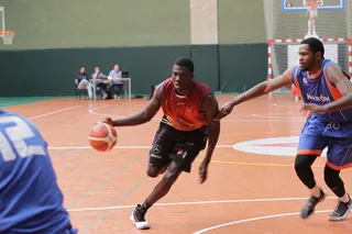 El Aquimisa Carbajosa remonta ante el Río Ourense B para continuar con su pleno de victorias
