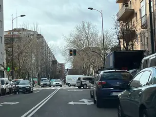 Vehículos en el paseo del Rollo
