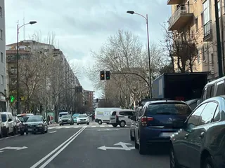 Vehículos en el paseo del Rollo