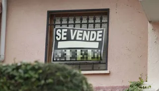 Pisos, piso, casa, casas, edificio, vivienda, viviendas, construcción, se compra, se vende, venta, alquiler, hipoteca, hipotecas. Imagen de archivo