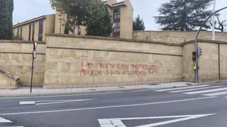 Pintada en el paseo de Canalejas. 