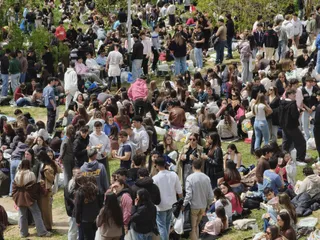 Un multitudinario Lunes de Aguas en Salamanca llena la ribera del Tormes | Anass Álvarez