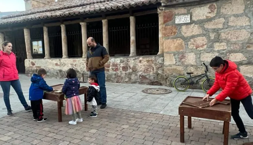 Carbajosa, juegos madera contra violencia de género 2