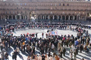 Celebración del Día de la Paz 2025 del Colegio Amor de Dios en la Plaza Mayor