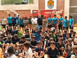 Visita de Del Bosque a su campus en Carbajosa | Ayuntamiento Carbajosa de la Sagrada
