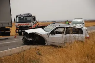 Un accidente entre un turismo y un camión en Aldeanueva de Figueroa deja dos heridos
