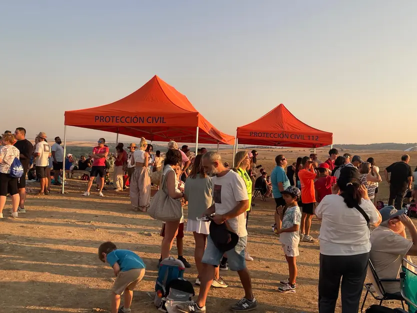 Alrededor de 800 personas vieron el eclipse en el Parque Estelar Starlight de Alba de Tormes