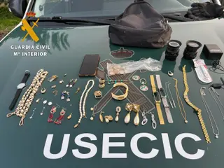 Elementos robados en una vivienda de Villares de la Reina