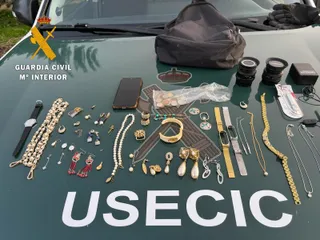 Elementos robados en una vivienda de Villares de la Reina