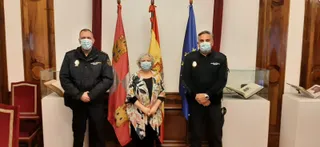La subdelegada del Gobierno recibe al nuevo jefe del puesto fronterizo del CNP en Fuentes de Oñoro