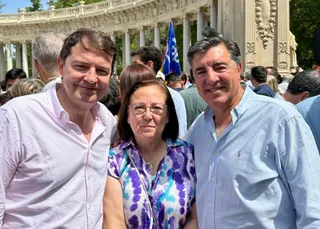 Mañueco acompañado por los candidatos salmantinos al Congreso de los Diputados José Antonio Bermúdez de Castro y María y Jesús Moro