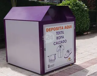 Un contenedor para depositar ropa