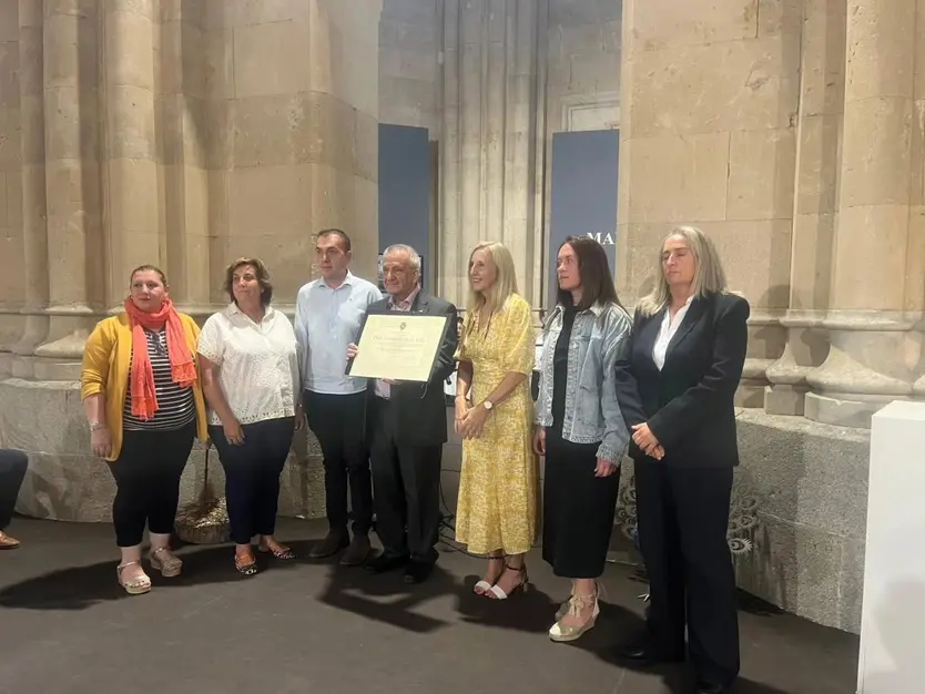 El Ayuntamiento de Alba de Tormes entrega la distinción de Hijo Predilecto de la Villa a Manuel Jesús Diego Sánchez | Ayuntamiento Alba de Tormes