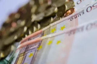 Dinero.