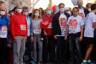 Luis Fuentes, junto a representantes del Ayuntamiento de Salamanca y la Diputación en la salida de la carrera