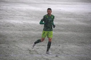 Razvan, durante el encuentro ante el Coruxo / FOTO: CD Guijuelo.