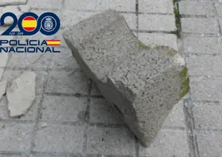 Foto del bloque usado para fracturar el cristal del escaparate