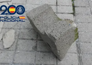 Foto del bloque usado para fracturar el cristal del escaparate