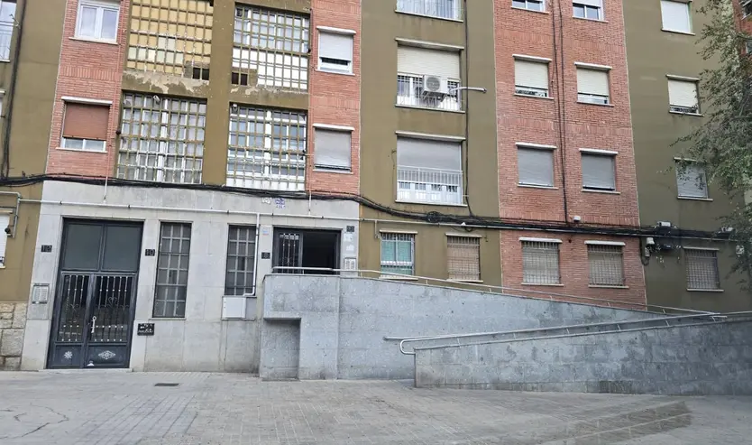 Edificio En El Que Ha Tenido Lugar El Registro Policial Que Se Ha Saldado Con Dos Detenciones En El Barrio De San José