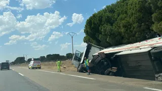 Imagen de archivo del vuelco de otro camión en la A-62 en agosto de 2022 | Foto: s24h