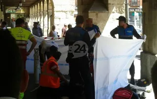 Reanimación cardiopulmonar junto a la Plaza Mayor